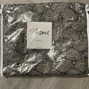 JC Penney Star Valley Paisley Print Queen Bedskirt Navy And Tan